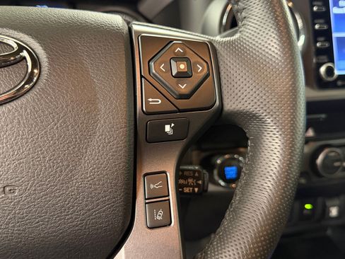 Used 2022 Toyota Tacoma TRD Sport w/ Technology Package AWD/4WD image 15