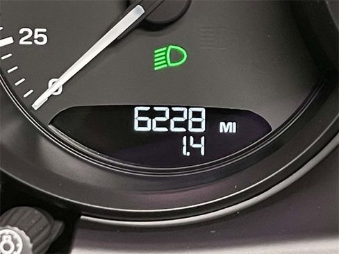 Used 2025 Porsche Macan image 45