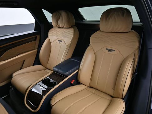 Certified 2023 Bentley Bentayga Extended Wheelbase AWD/4WD image 26