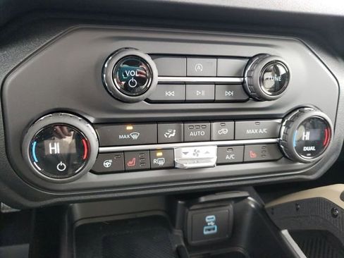 New 2025 Ford Bronco Badlands w/ Sasquatch Package image 24