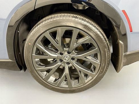 Certified 2025 Toyota Crown Signia AWD/4WD image 31