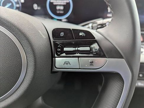 Used 2025 Hyundai Elantra Limited FWD image 13