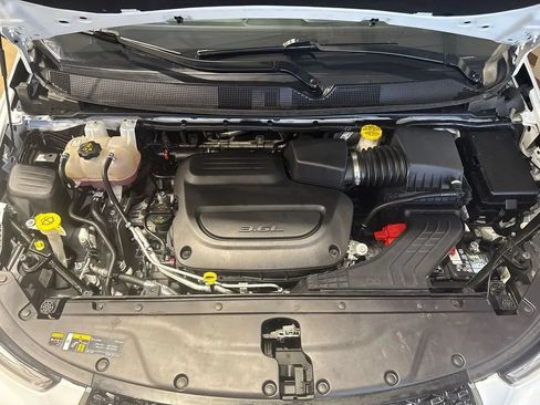 Used 2023 Chrysler Pacifica Touring-L FWD image 82