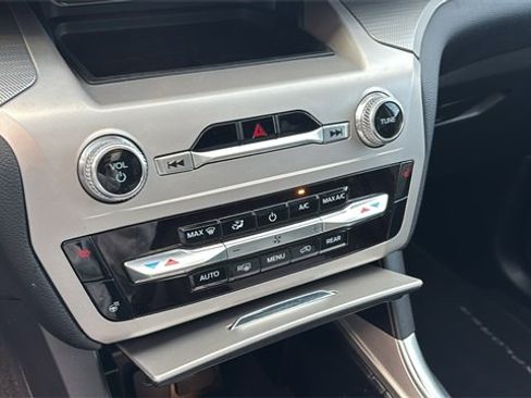 Used 2024 Ford Explorer XLT w/ Equipment Group 202A image 19