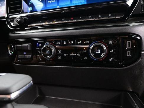 Used 2024 Chevrolet Silverado 1500 ZR2 w/ Technology Package image 28