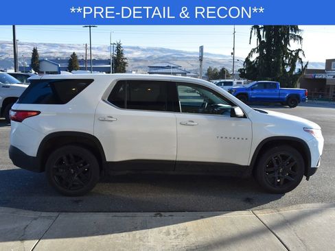 Used 2020 Chevrolet Traverse LS w/ LPO, Black Accent Package image 5