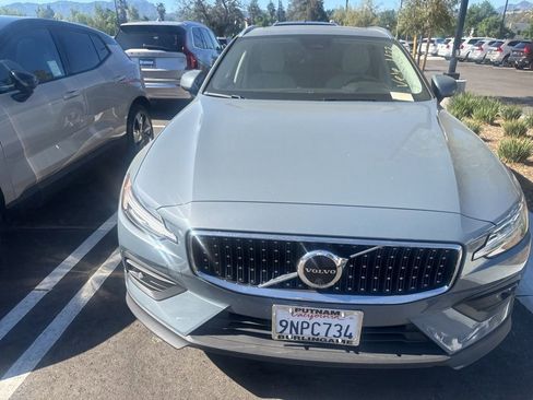 Used 2024 Volvo V60 B5 Cross Country Plus image 3