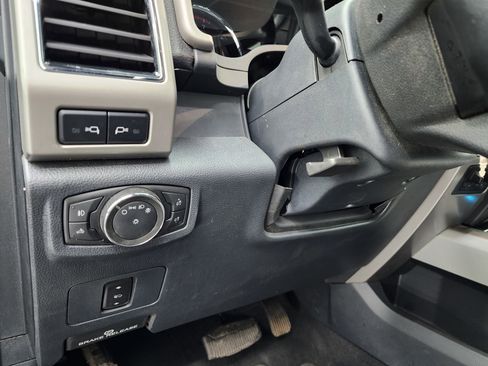 Used 2022 Ford F250 Lariat w/ Chrome Package image 41