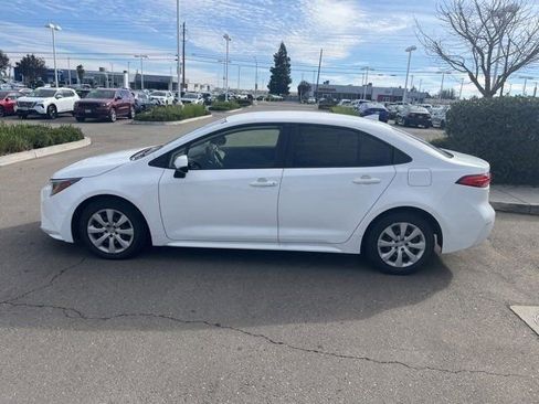 Used 2022 Toyota Corolla LE image 7