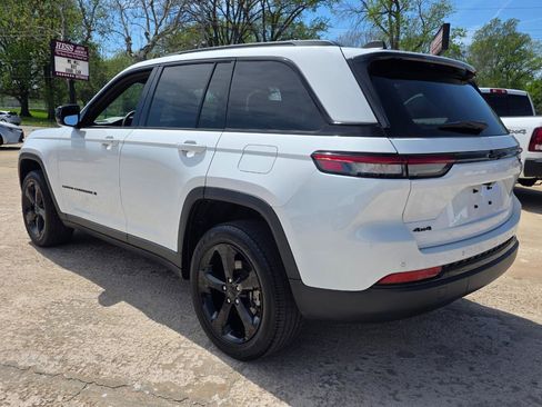 Used 2023 Jeep Grand Cherokee Altitude AWD/4WD image 14