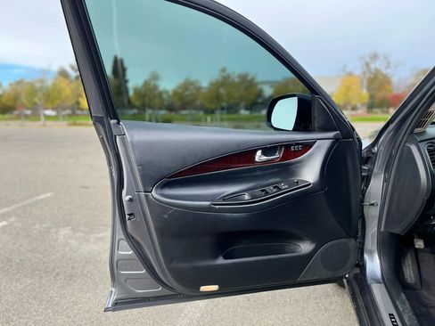 Used 2017 INFINITI QX50 2WD w/ Deluxe Touring Package image 13