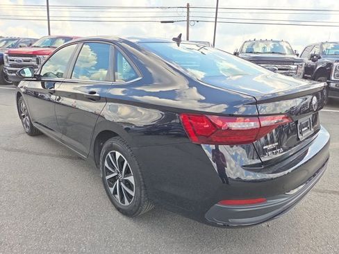 Used 2022 Volkswagen Jetta S image 4