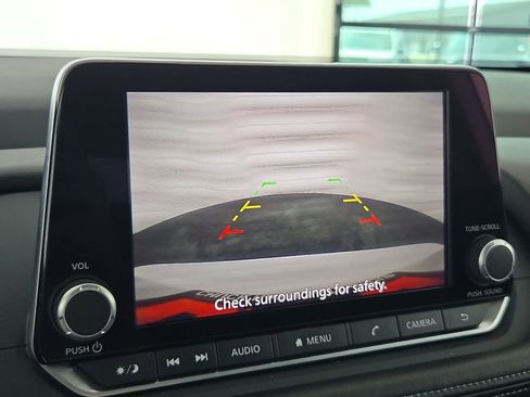 Used 2025 Nissan Rogue SV AWD/4WD image 20