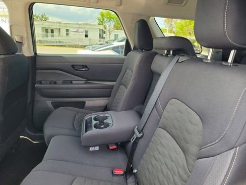 Certified 2025 Nissan Pathfinder SV FWD image 15