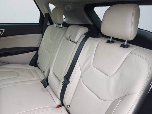 Used 2022 Ford Edge Titanium AWD/4WD image 15