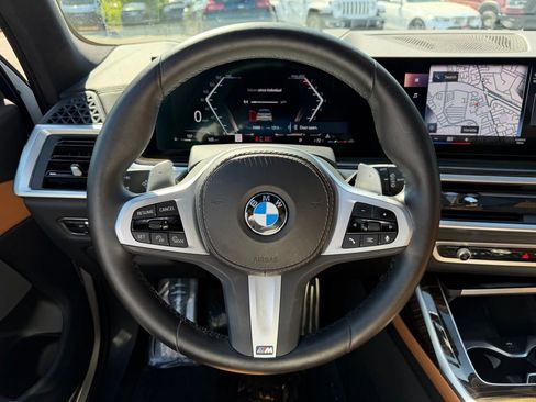 Used 2023 BMW X7 xDrive40i w/ M Sport Package AWD/4WD image 16