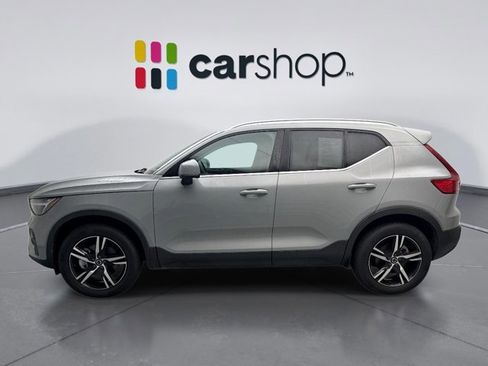 Used 2025 Volvo XC40 B5 Core AWD/4WD image 2
