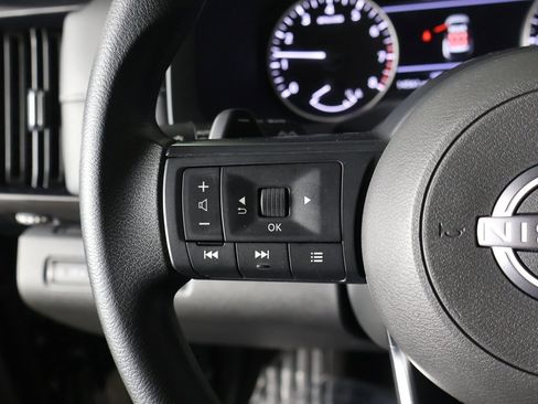 Used 2024 Nissan Pathfinder S image 38