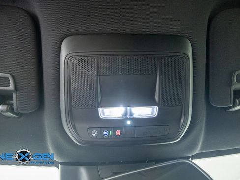 Used 2024 Chevrolet Equinox EV RS FWD image 23