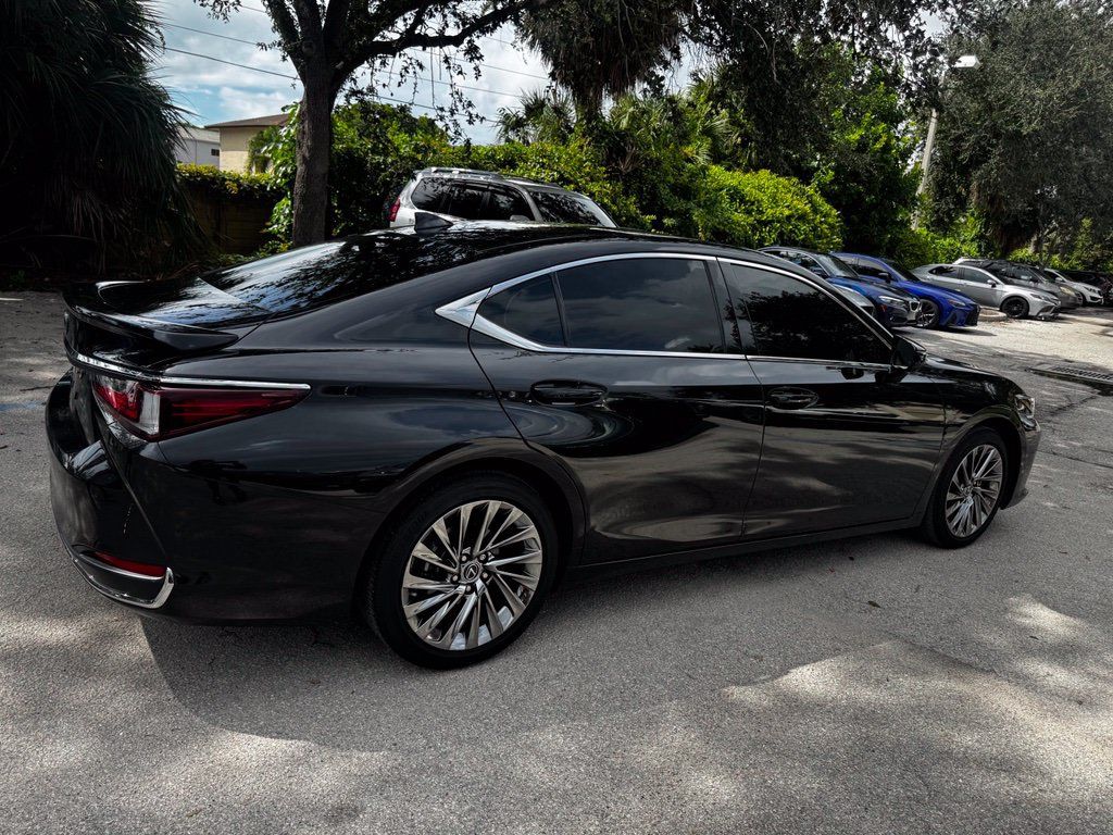 Certified 2025 Lexus ES 300h w/ Technology Package FWD image 7