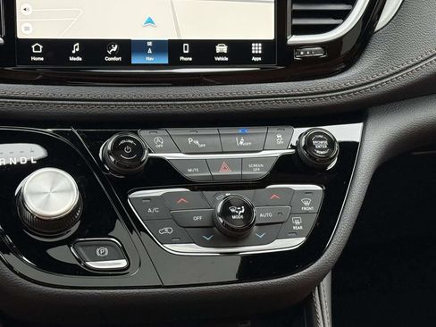 New 2026 Chrysler Pacifica Pinnacle AWD/4WD image 22