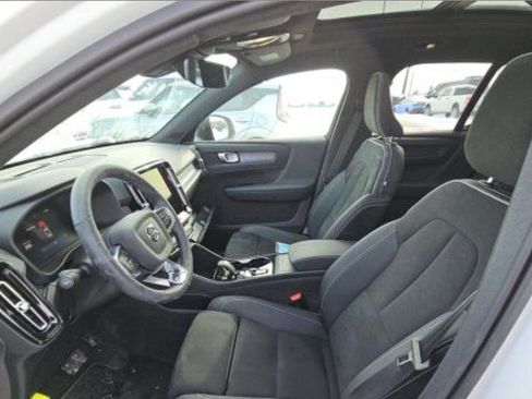 Certified 2025 Volvo XC40 B5 Plus image 23