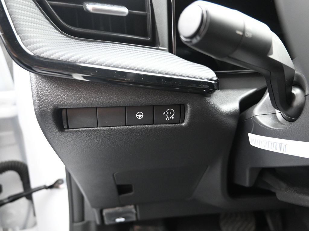 New 2026 Nissan Kicks SR FWD image 13