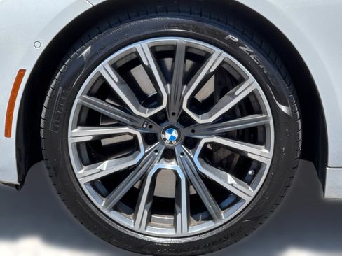 Certified 2022 BMW 750i xDrive w/ Executive Package AWD/4WD image 11