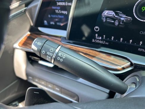 Used 2023 Cadillac Escalade ESV Premium Luxury image 54