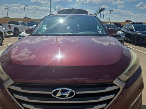 Used 2017 Hyundai Tucson SE w/ SE Popular Package 02 AWD/4WD image 2