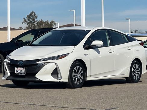 Certified 2020 Toyota Prius Prime XLE w/ Carpet Mat Package image 10