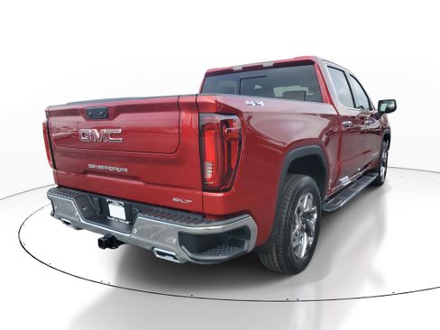 New 2026 GMC Sierra 1500 SLT image 3