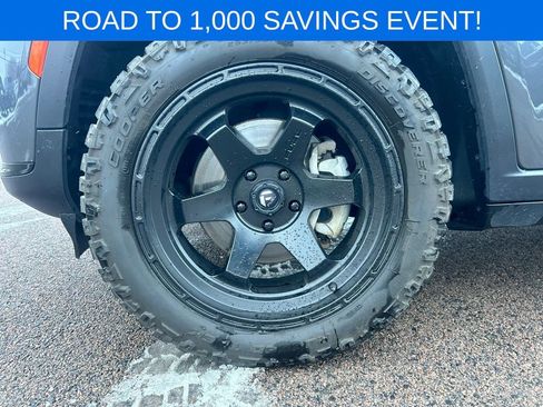 Used 2023 Jeep Grand Cherokee L Laredo image 41