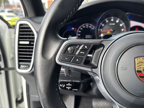 Used 2021 Porsche Cayenne Coupe image 18