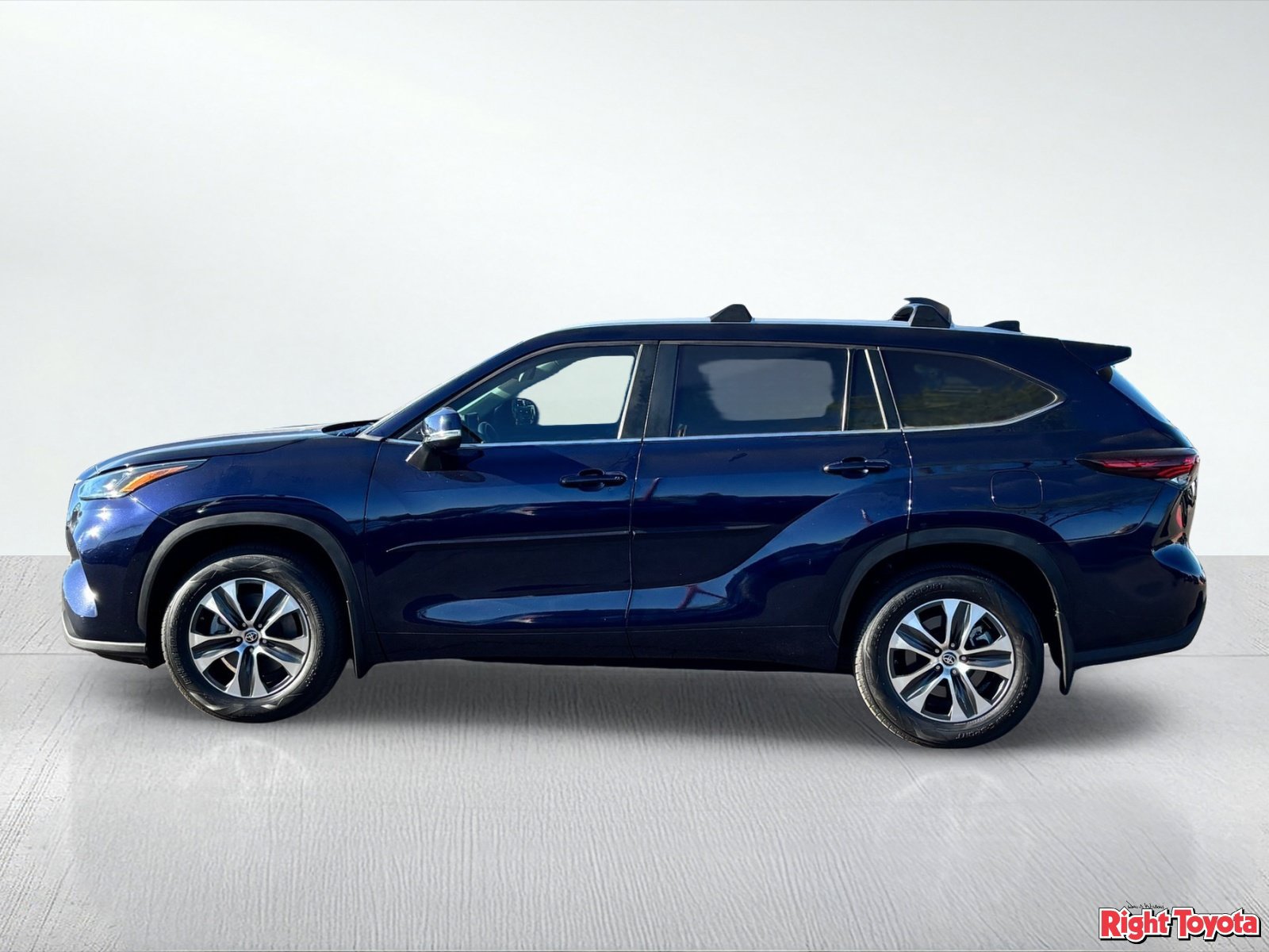 Used 2024 Toyota Highlander XLE AWD/4WD image 4