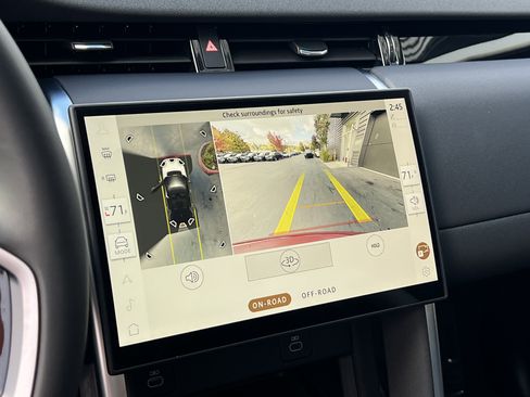 Certified 2024 Land Rover Discovery Sport S image 29