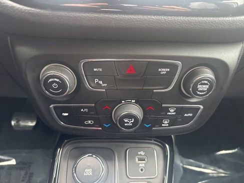 Used 2018 Jeep Compass Limited w/ Navigation Group image 22