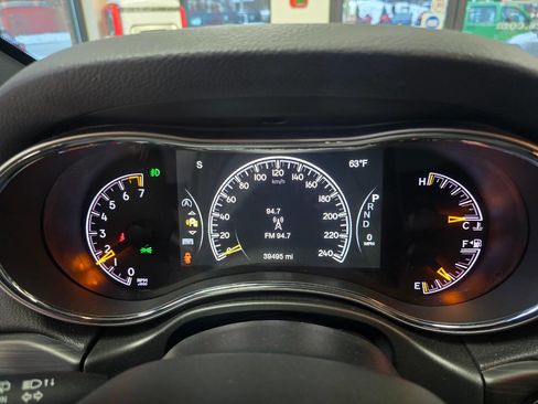 Used 2021 Jeep Grand Cherokee Limited image 36