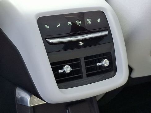 Used 2024 Cadillac Lyriq Luxury image 9