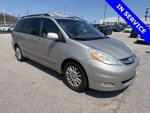 Used 2009 Toyota Sienna XLE image 1