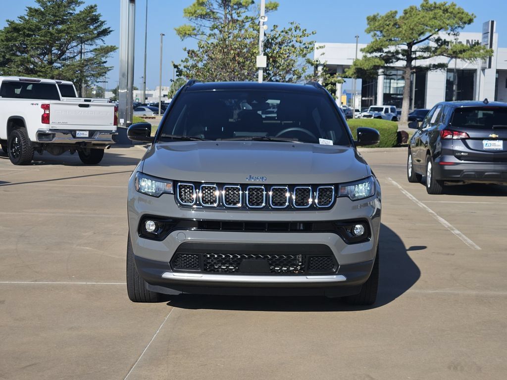 Used 2023 Jeep Compass Limited w/ Sun and Sound Group AWD/4WD image 2
