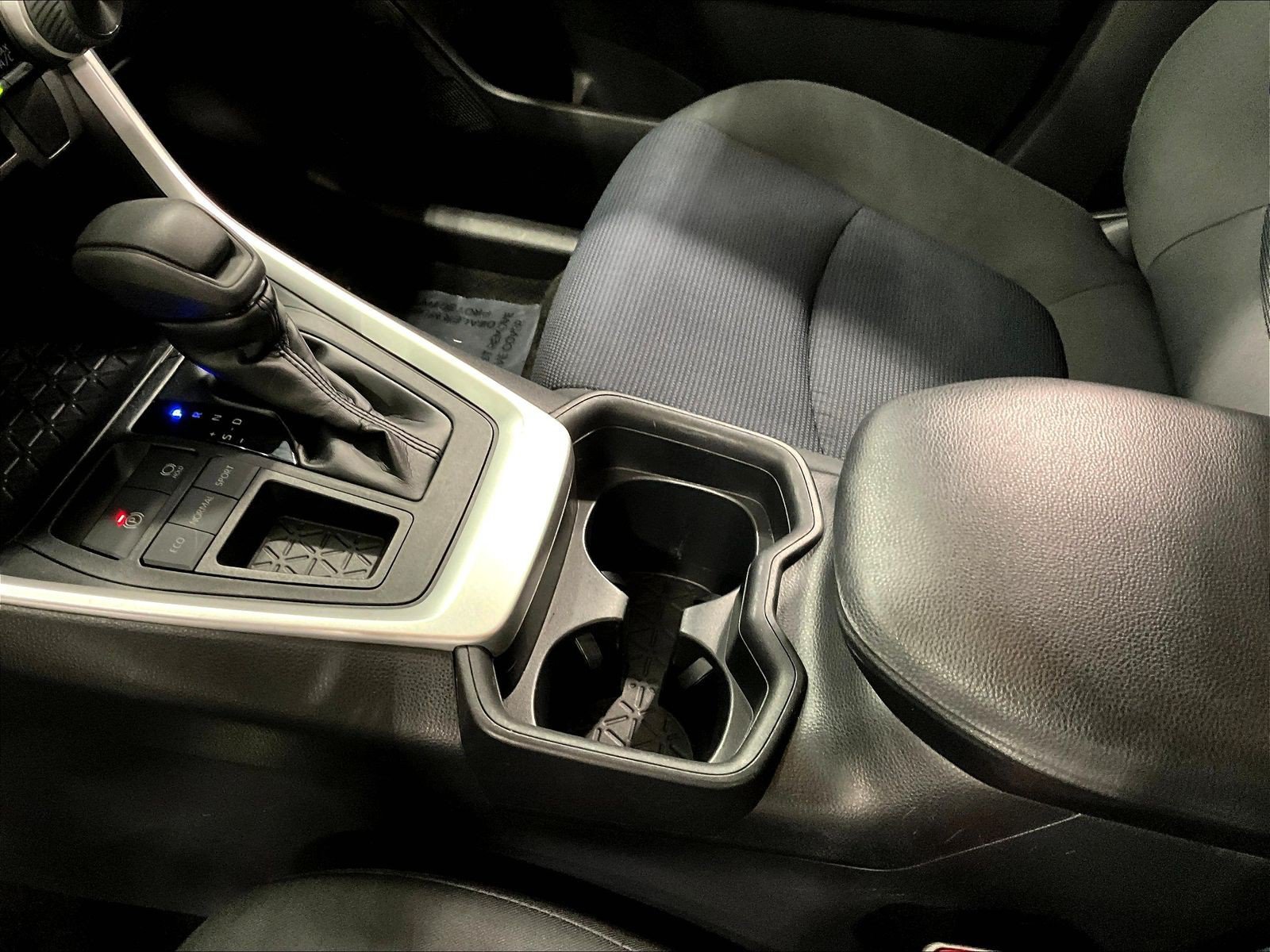 Used 2019 Toyota RAV4 LE w/ All Weather Liner Package FWD image 18