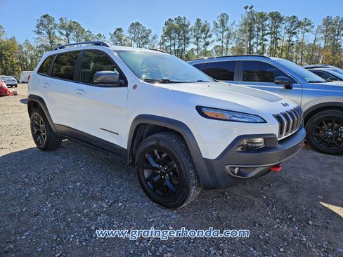 Used 2018 Jeep Cherokee Trailhawk w/ Trailer Tow Group image 5