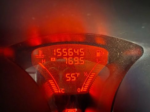 Used 2011 Nissan Juke S image 14