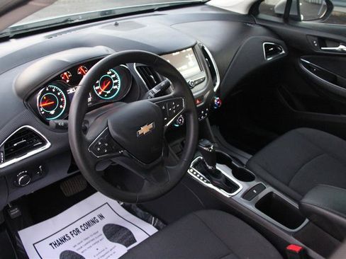 Used 2018 Chevrolet Cruze LT FWD image 22