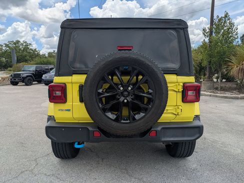 Used 2023 Jeep Wrangler Unlimited Sahara AWD/4WD image 5