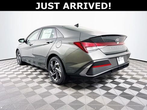Used 2025 Hyundai Elantra Sport FWD image 3