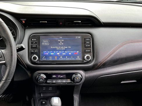 Used 2023 Nissan Kicks SR image 9