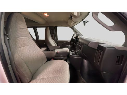 Used 2018 Chevrolet Express 3500 LT w/ LT Preferred Equipment Group RWD image 15