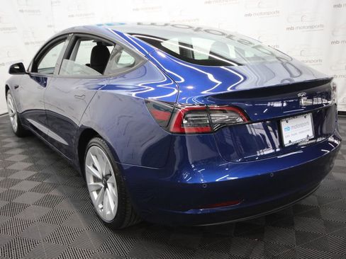 Used 2022 Tesla Model 3 Standard Range RWD image 4